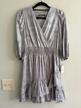 Melonie T v neck quarter sleeve ruffle dress 4 NWT